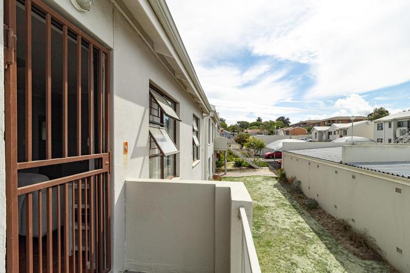 2 Bedroom Property for Sale in Vredekloof East Western Cape